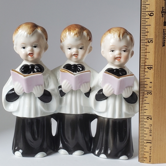 3 Choir Boys Singing Christmas Carols Porcelain Figurine Vintage from Japan - Picture 8 of 9